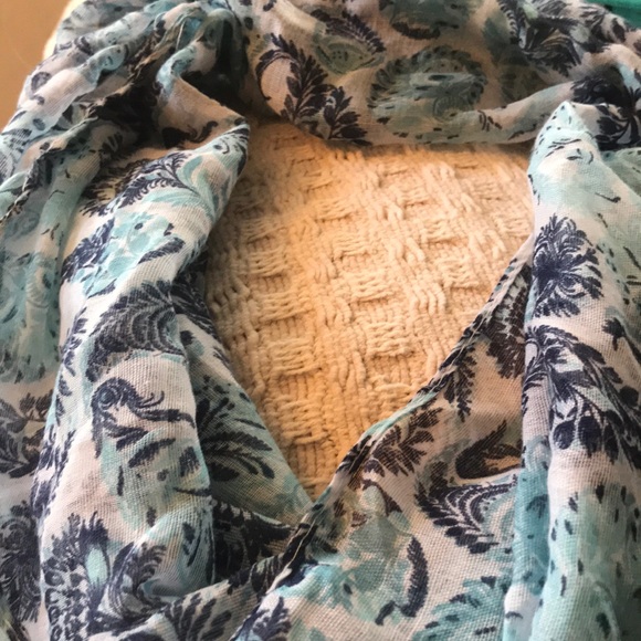 Accessories - Infinity scarf